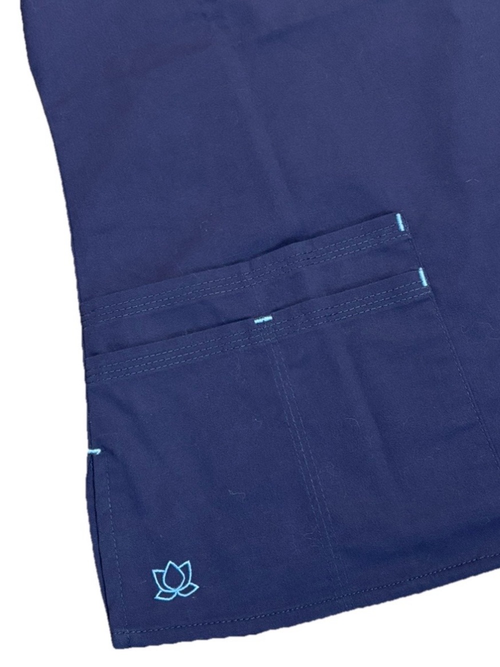 NWT Maevn Scrub Top Women's Size XS Medical 3Pocket V-Neck Relaxed fit Navy Blue - Picture 3 of 5